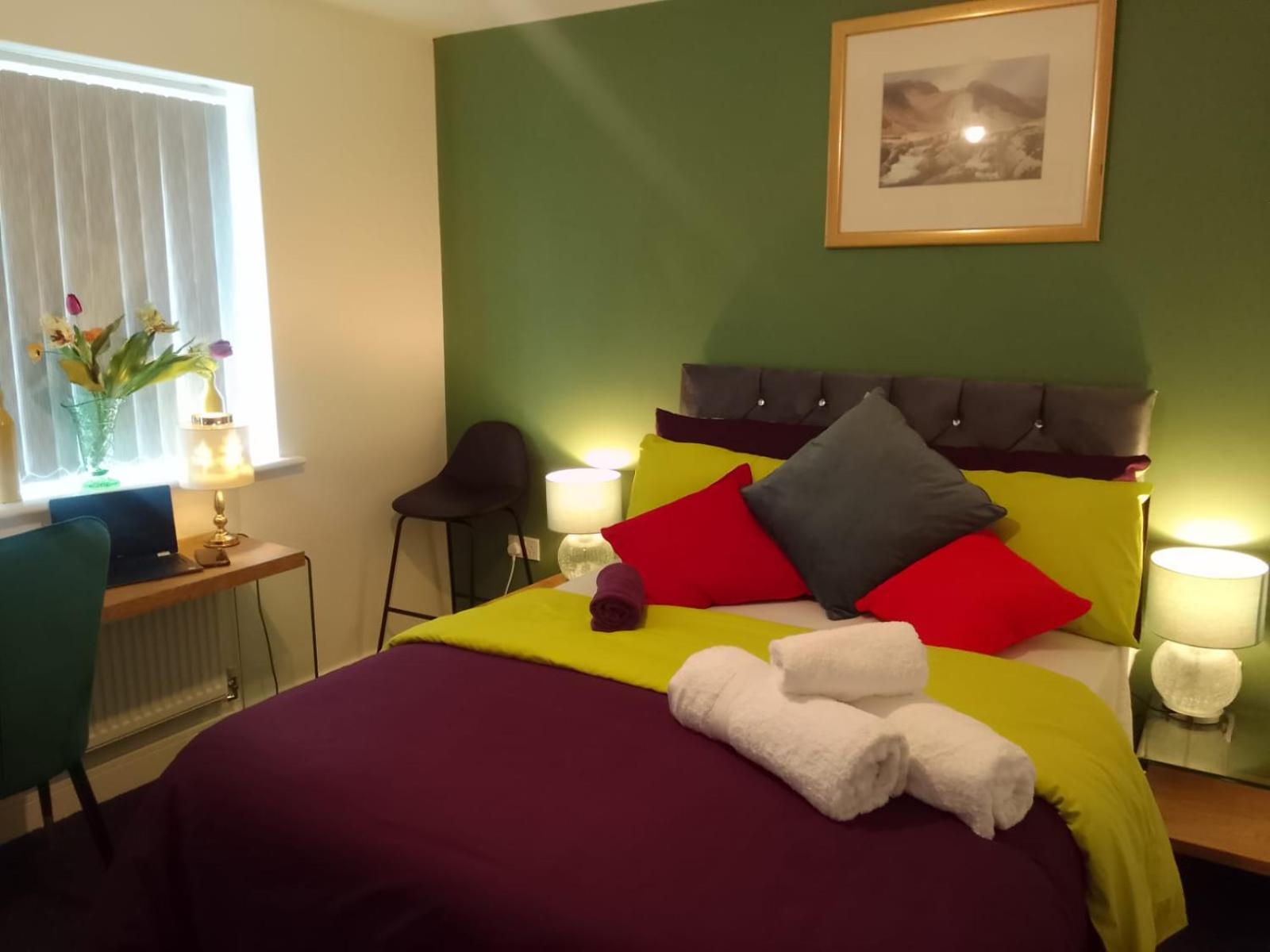 Cosy Stay In Walsall By Ideal Home Bloxwich Exterior photo