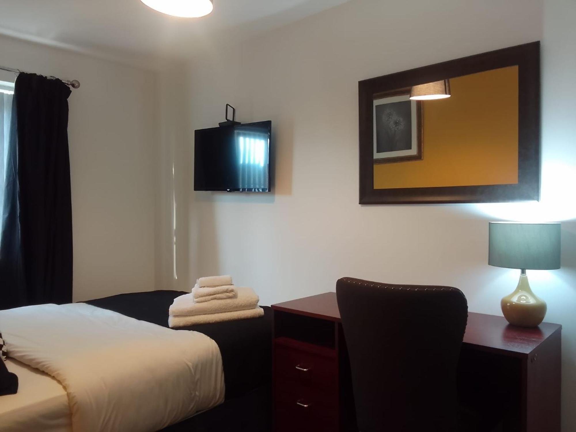 Cosy Stay In Walsall By Ideal Home Bloxwich Exterior photo